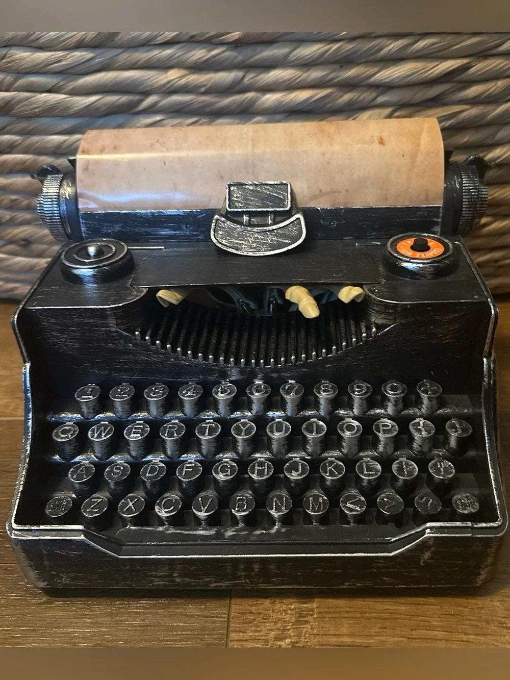 Vintage-Style Black Desktop Typewriter Décor